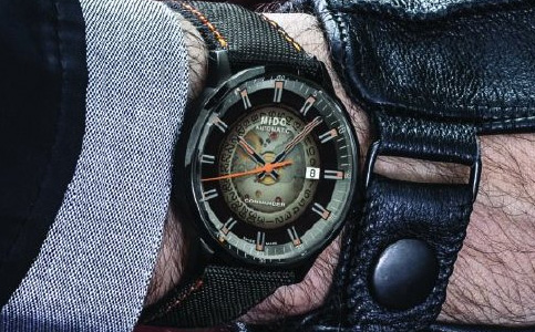 美度手表表里面的內部進水了