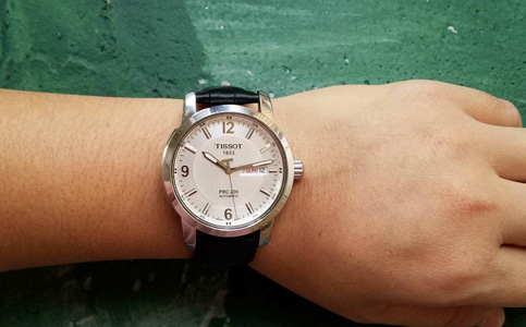 中國天梭官方服務(wù)中心(天梭手表進灰問題的處理技巧)