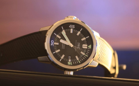 萬國維修中心(處理萬國手表磕碰問題的方法)